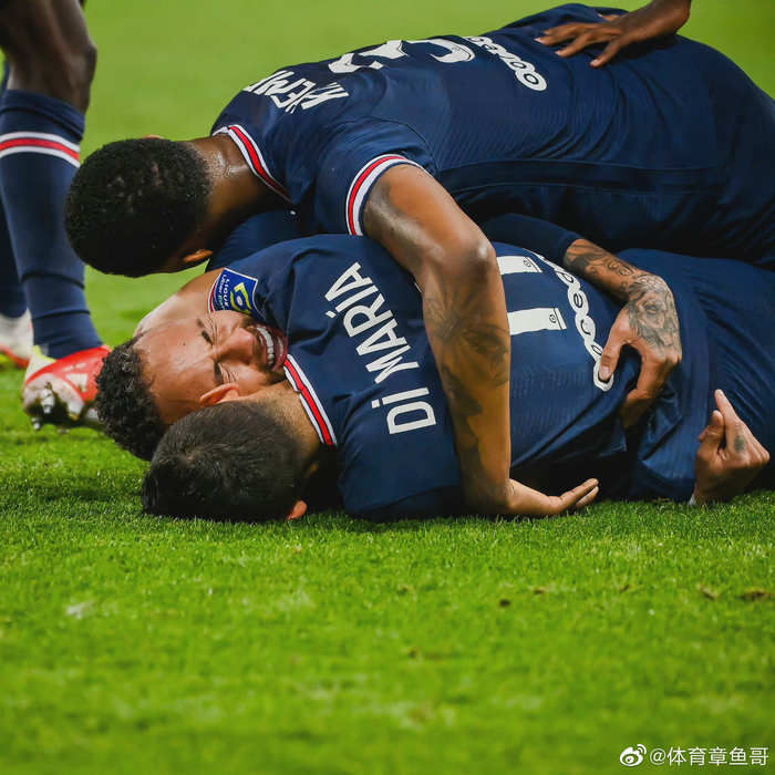 内马尔将与巴黎续约四年