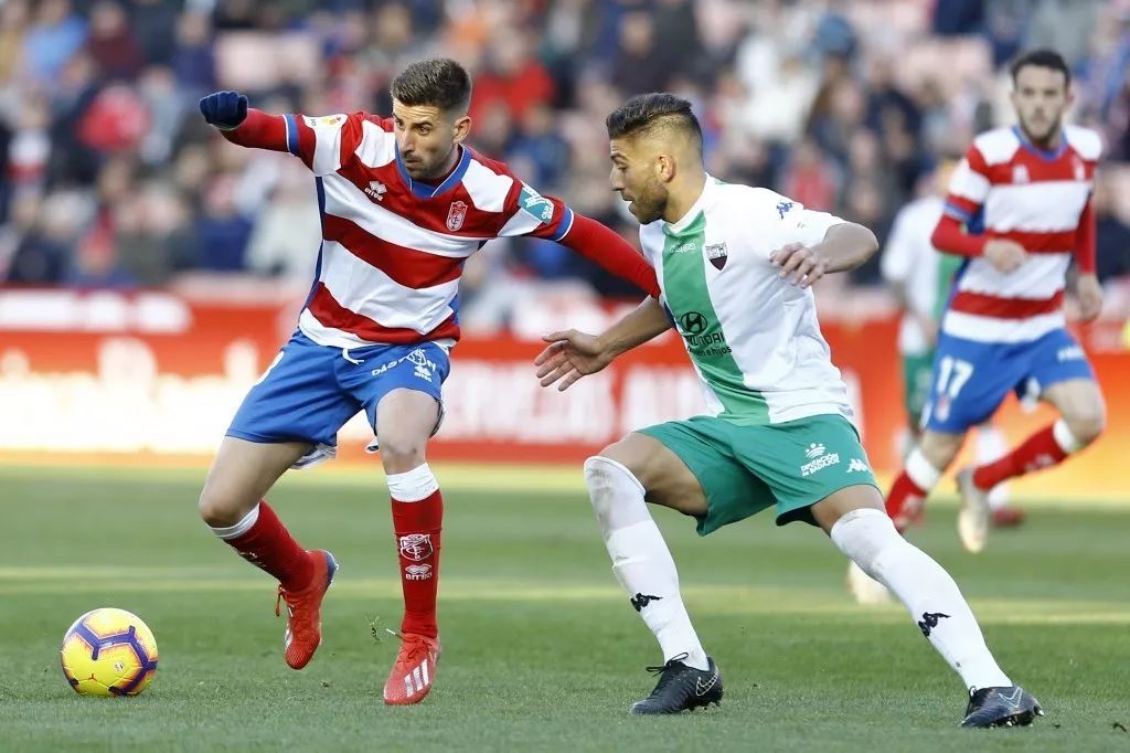 亚博体育-格拉纳达教练力挺年轻球员,赢得球迷掌声